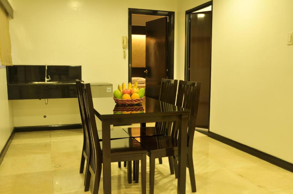 Richville Hotel Mandaluyong Exterior photo